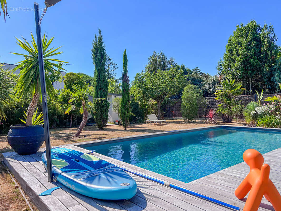 à deux pas de la plage de la Courance, Villa d'architecte avec jardin paysager et dépendance - photo 17