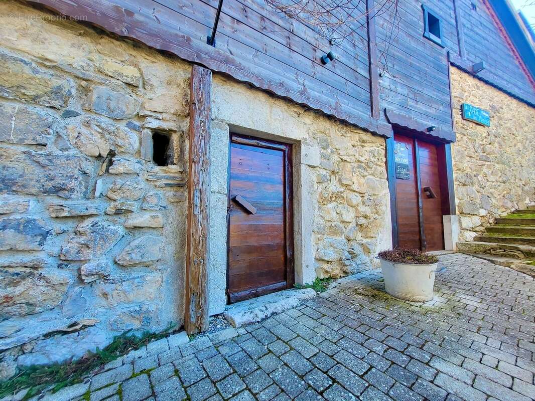 Dpt haute savoie (74), à vendre thollon-les-memises maison-gîte coeur de station - photo 33