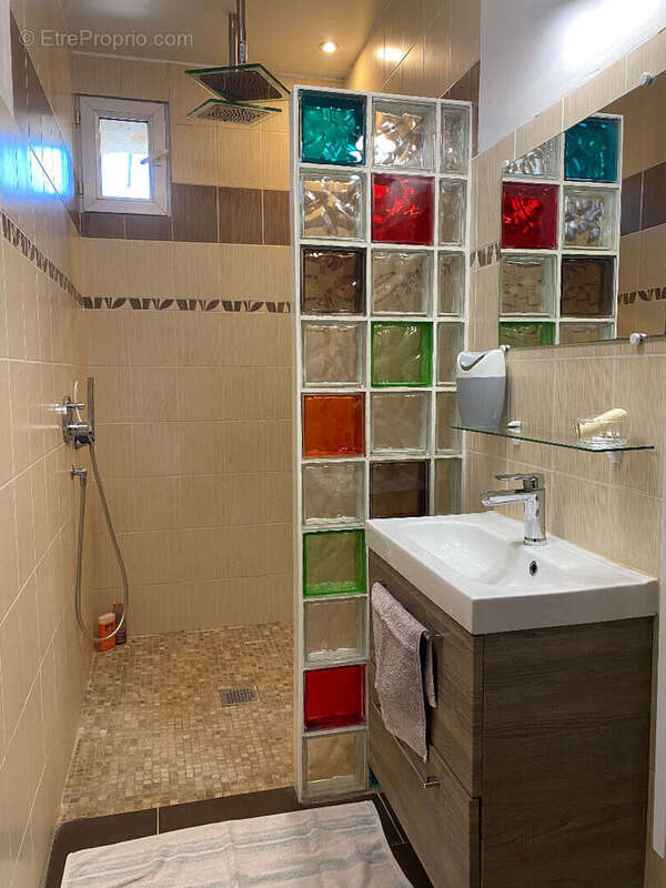 Maison à CAMIAC-ET-SAINT-DENIS