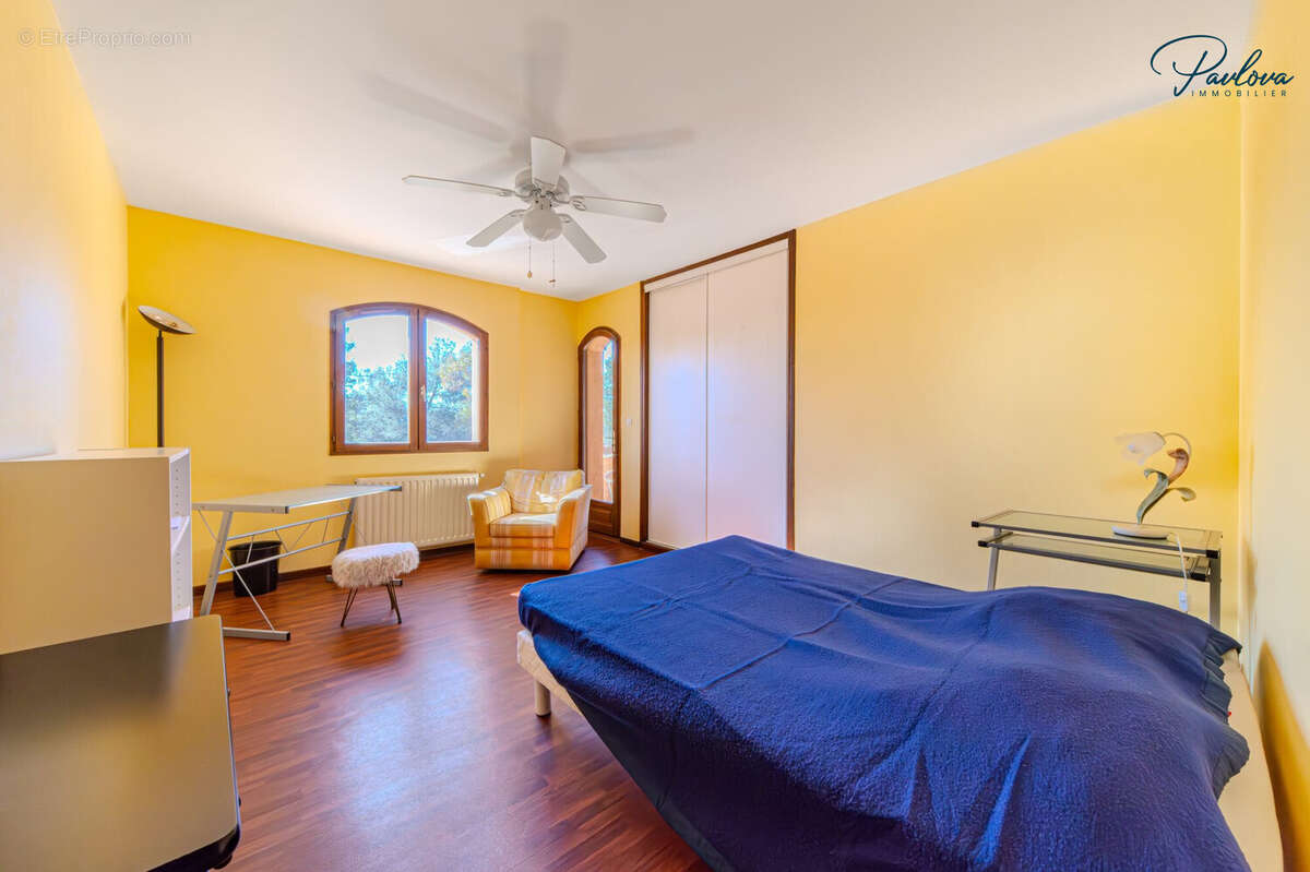 Maison à SAINT-CLEMENT-DE-RIVIERE