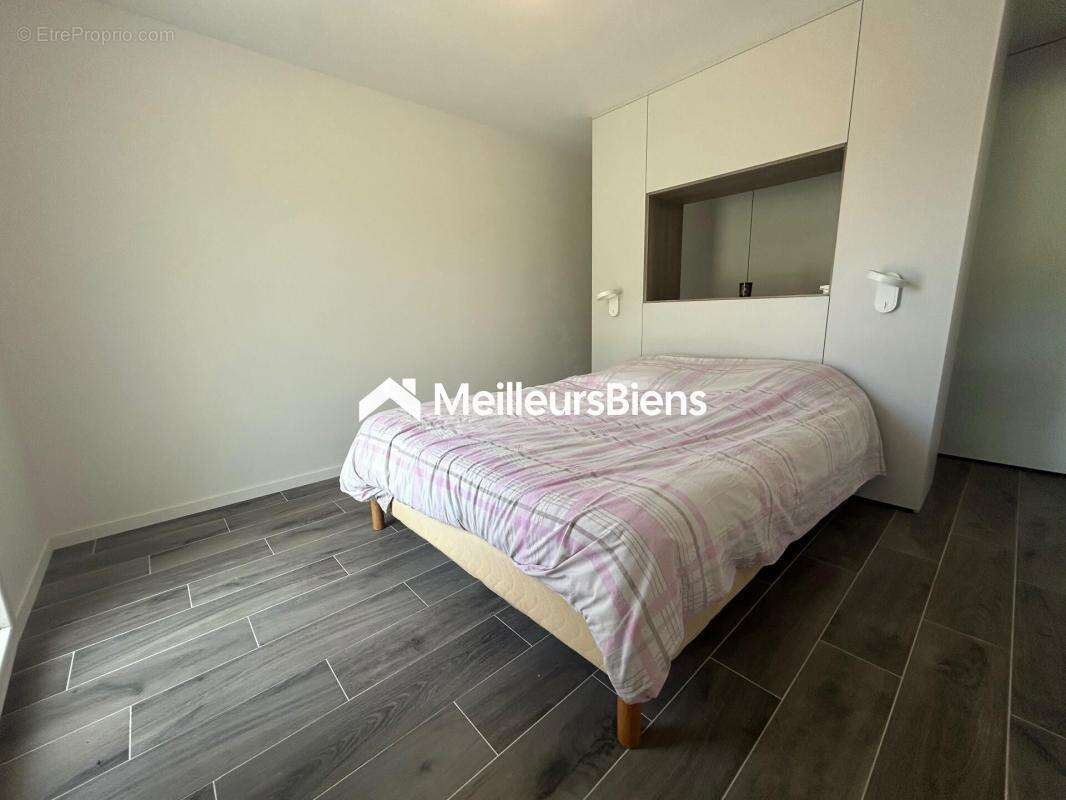 Maison à SAINTE-EULALIE-EN-BORN