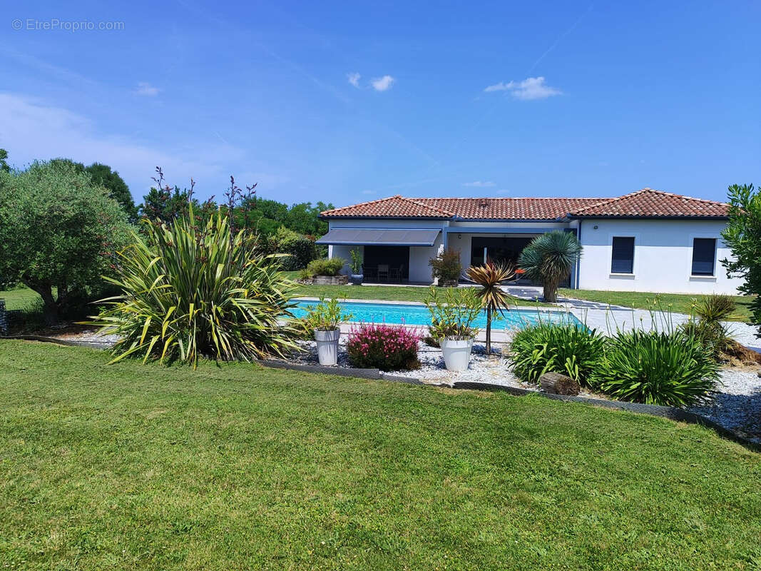 Maison à CASTELNAU-MONTRATIER