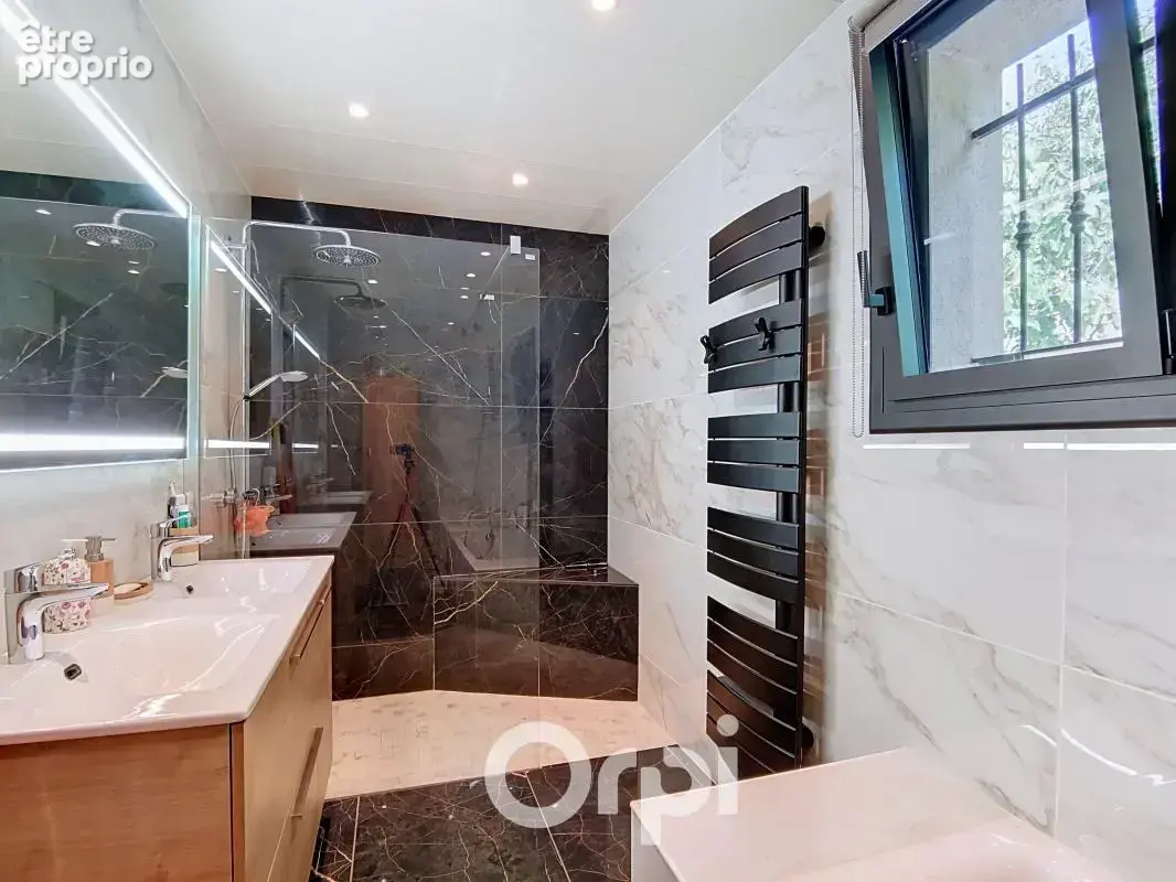 À vendre maison de type 5 d'environ 140m² habitables entièrement rénovée avec piscine et vue mer - photo 17