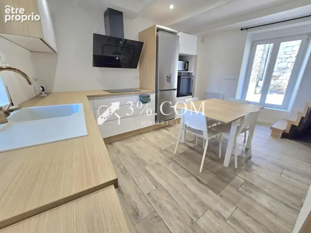 Maison en pierre rénovée de 85m2 avec petit jardin - photo 4