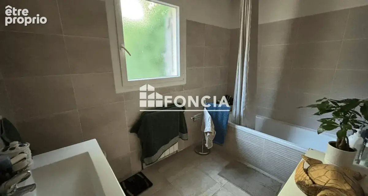 Marsillargues – Belle villa T4 de 143 m² avec garage, cheminée et grand séjour lumineux - photo 5