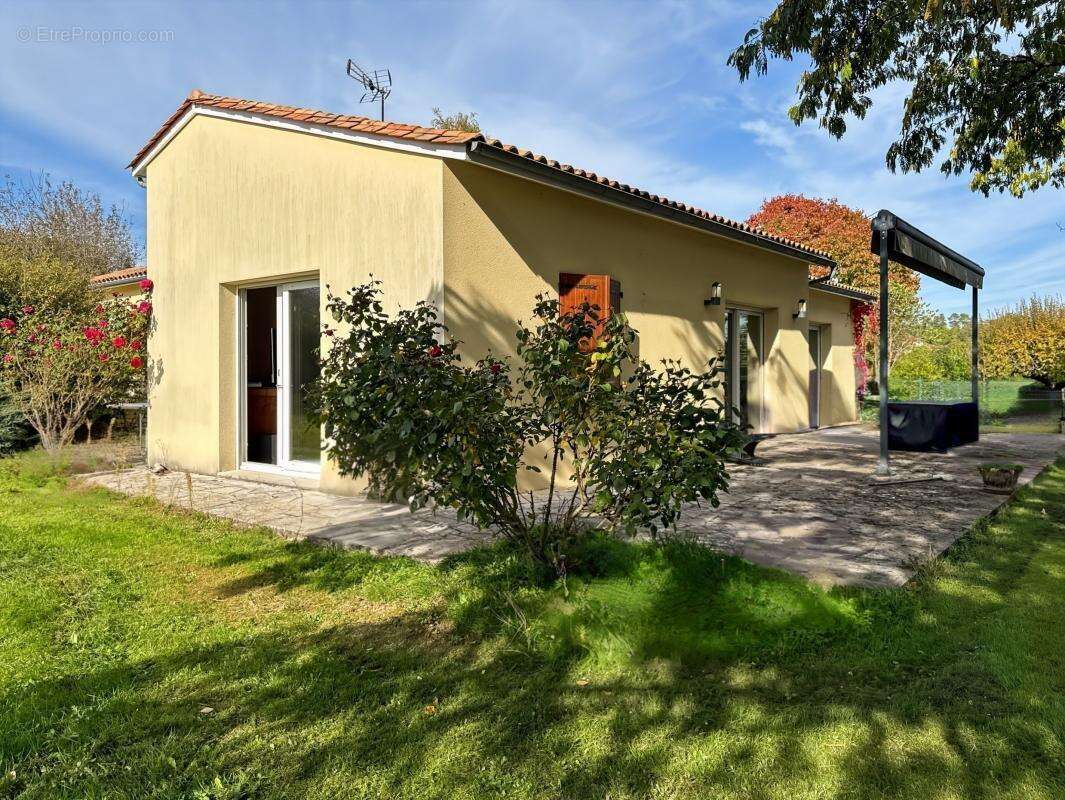 Maison à CHATEAU-L&#039;EVEQUE