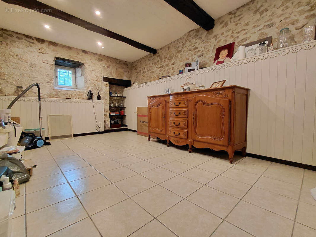 Proche du Château, Maison en pierre à Château l'Evêque - photo 7