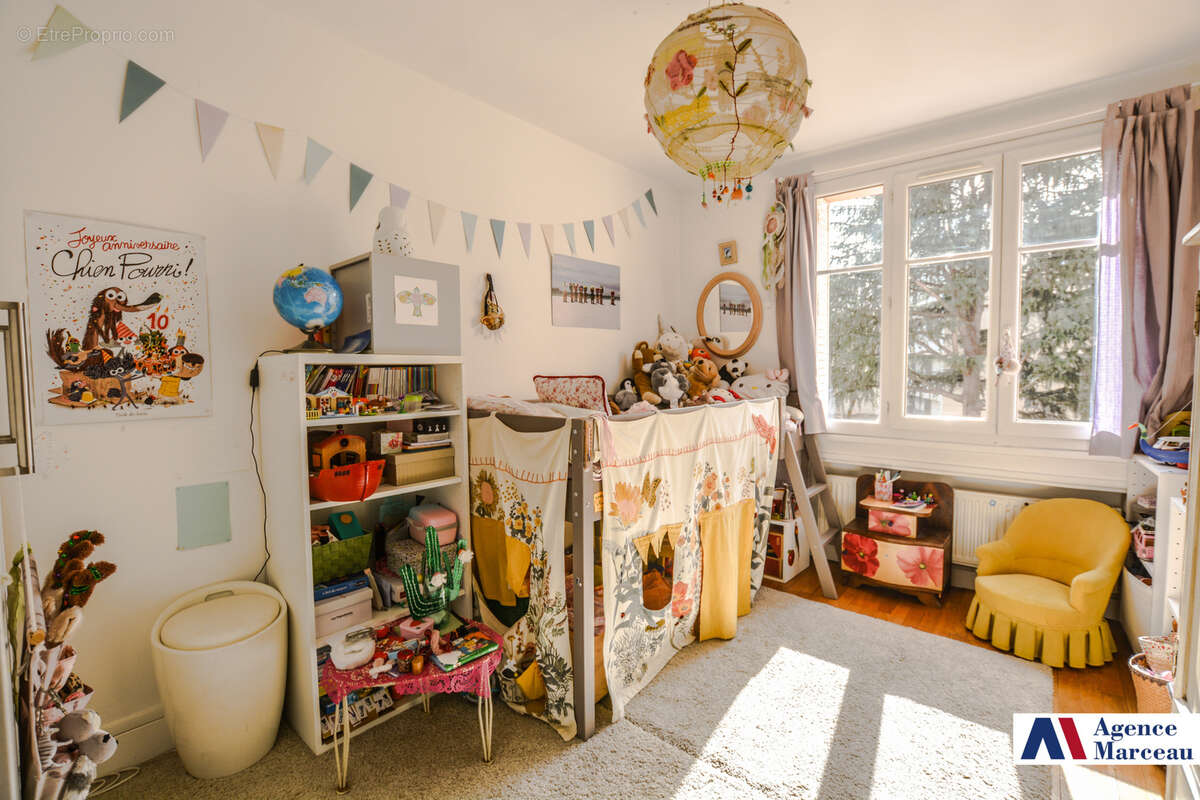 Appartement à COURBEVOIE