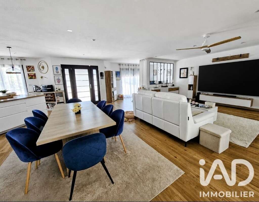 Maison 177 m² à Saint-Laurent-Des-Vignes  - photo 2