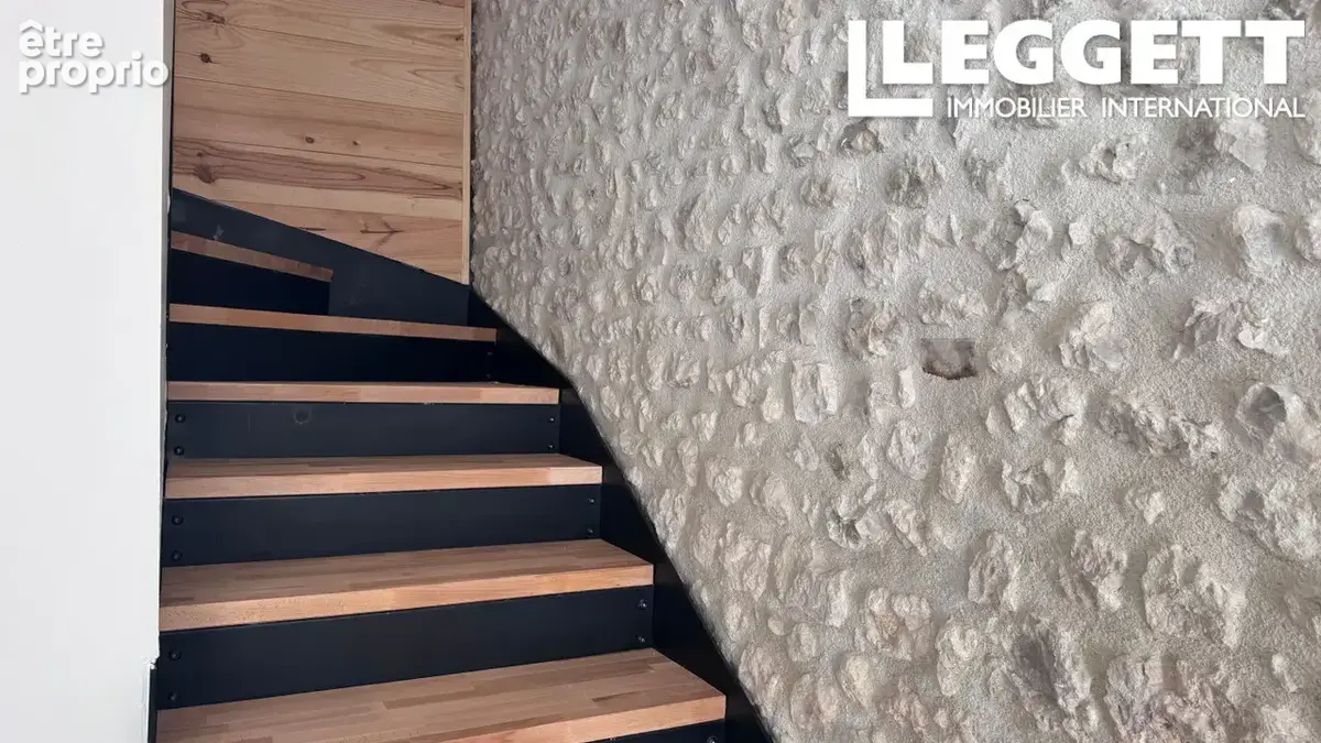 Maison de village rénovée de 2 chambres avec beaux volumes à Salles-Lavalette - photo 4