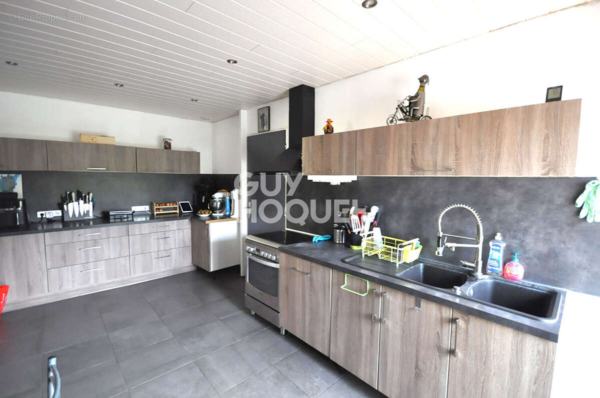 Maison à Sainte Catherine de 200 m2 sur une parcelle de 511 m². - photo 3