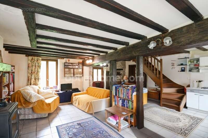 Maison à SAINT-HILAIRE-LA-TREILLE