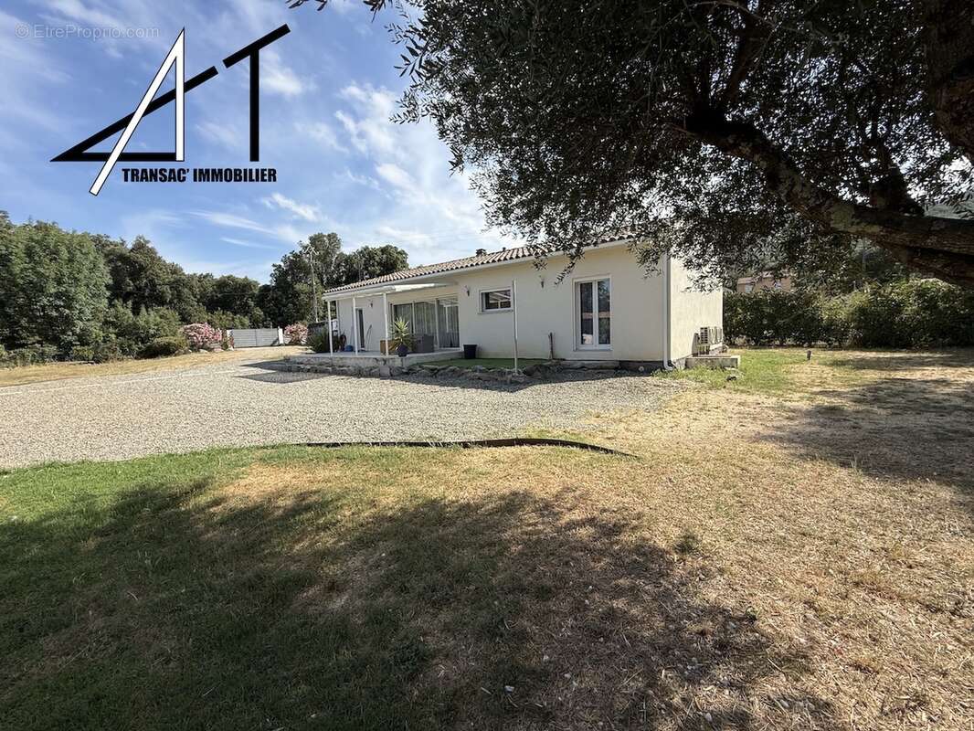 Villa plain-pied contemporaine, son parc  clos et sa piscine - photo 2