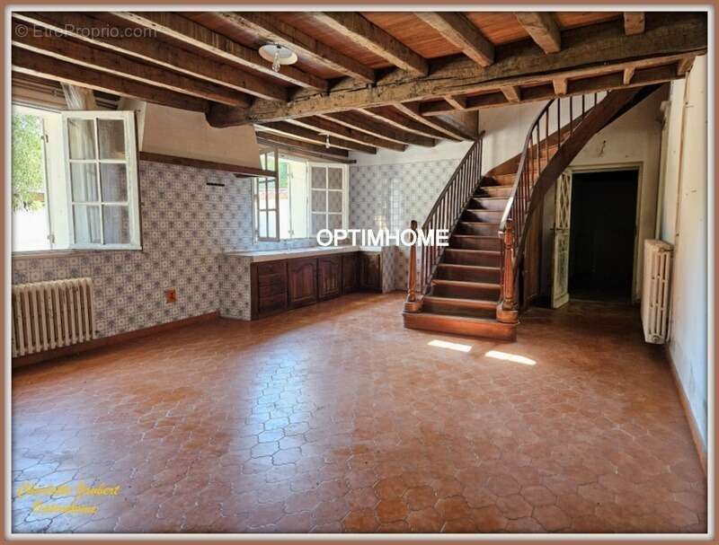 Maison à LA ROCHE-CHALAIS