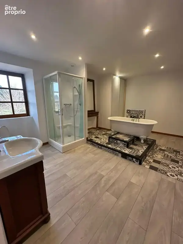 Belle batisse en pierre entiérement rénovée de 245 m², grange et terrain. - photo 9