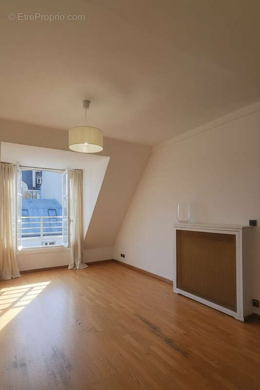 Appartement à PARIS-9E