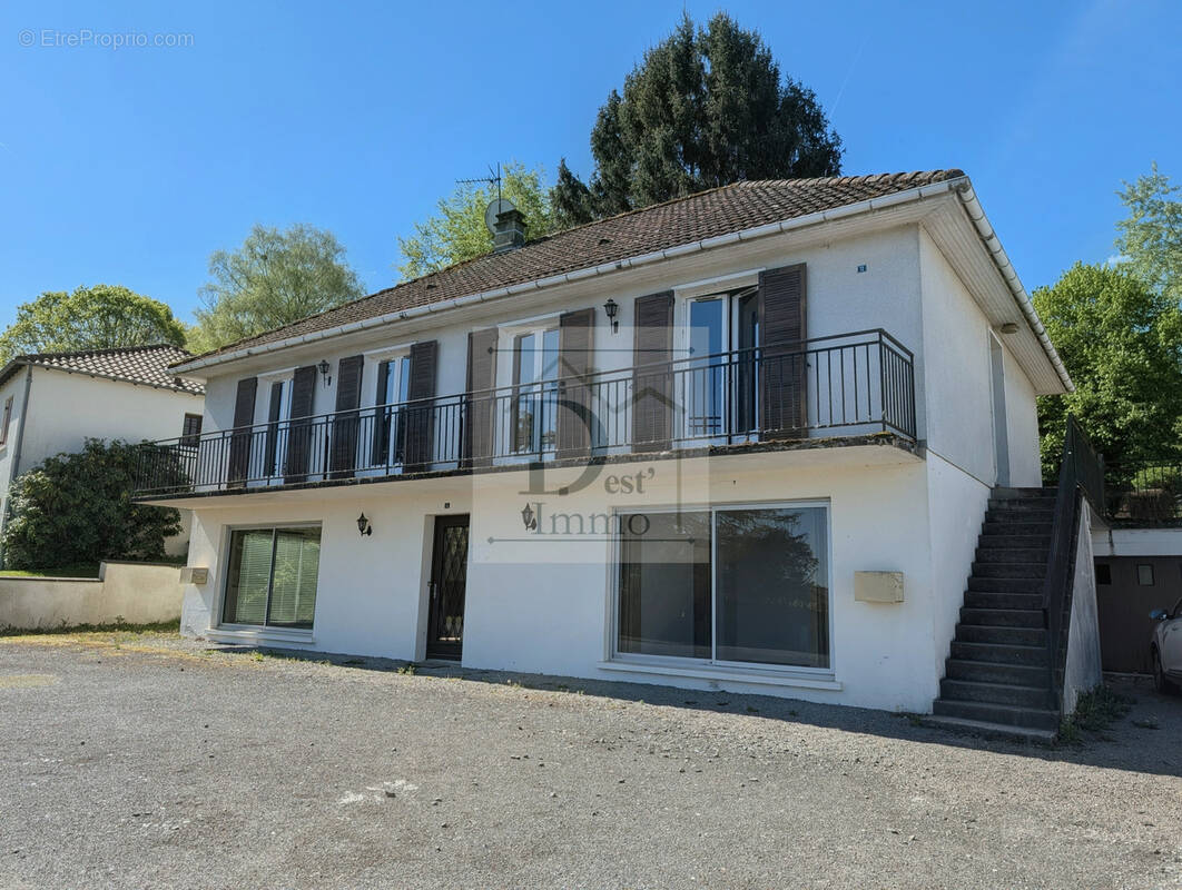 Cussac — Maison familiale modulable en 2 logements (avec garages et jardin) - photo 1