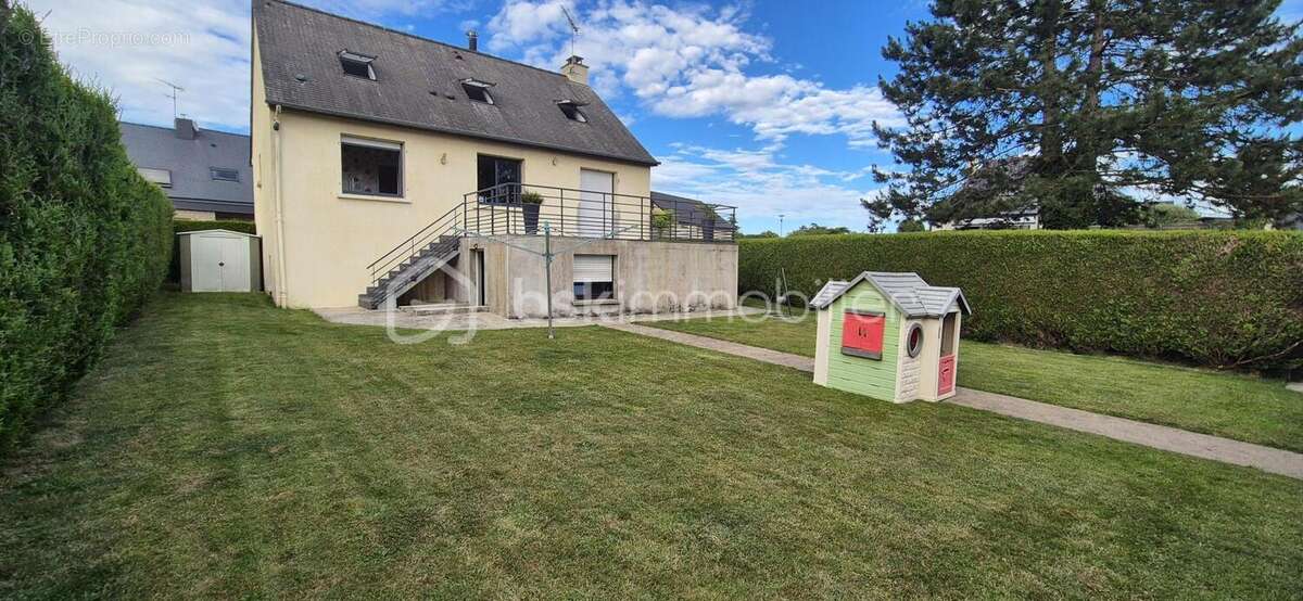 BEAUCÉ – Maison rénovée de 105,48 m² avec vie de plain-pied, sous-sol complet et terrain clos de 492 m² - photo 3