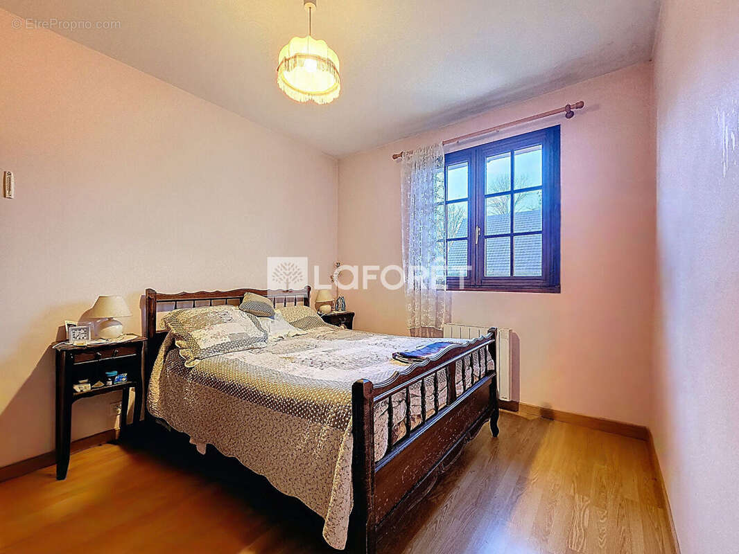 Maison familiale 6 chambres 160 m2 avec jardin - Thuit Anger - photo 9