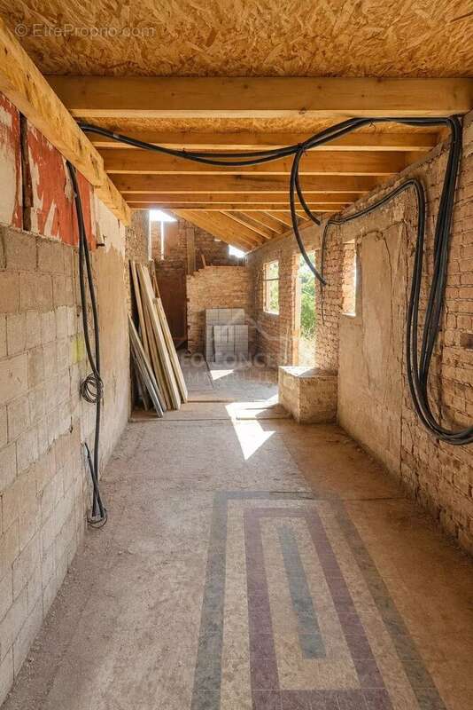 BISCHWILLER  Maison à réhabiliter intégralement  86 m² habitables  Garage indépendant - photo 3