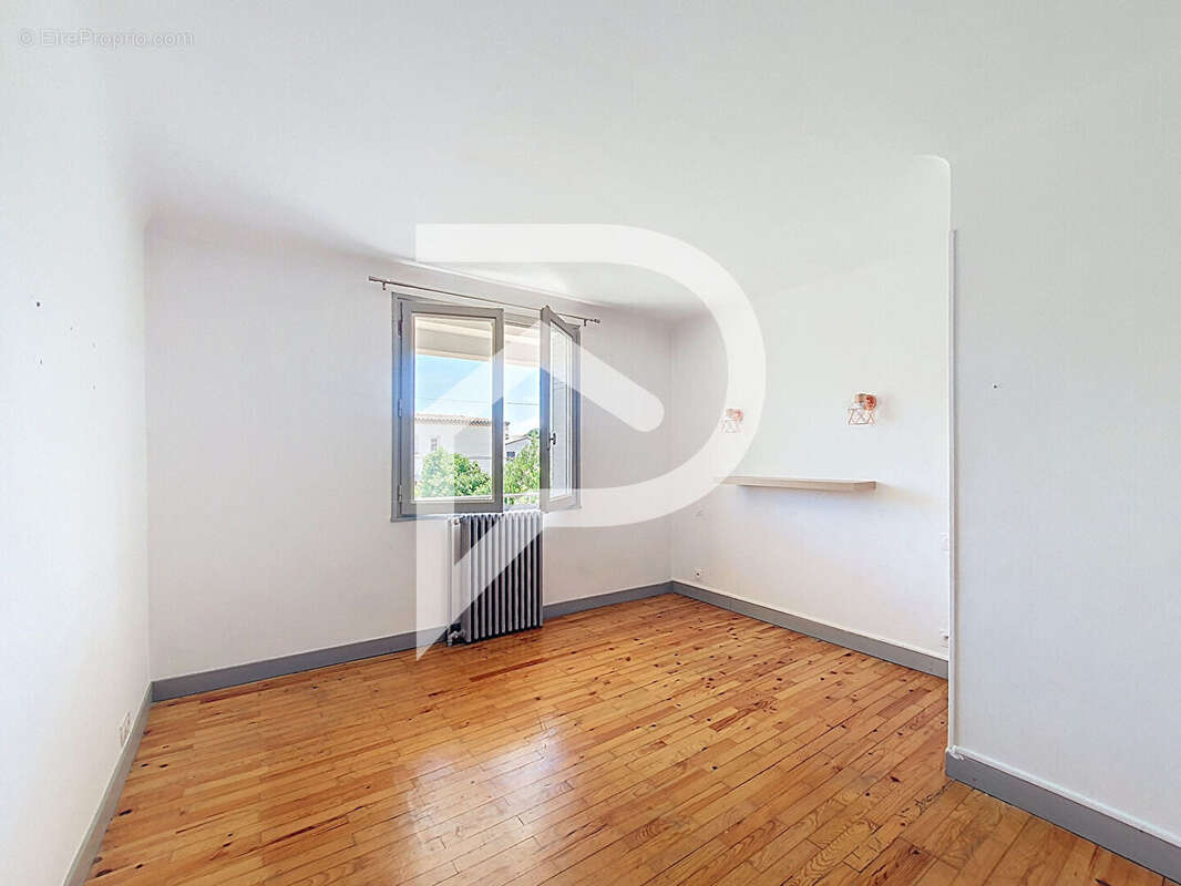 Maison à MONTELIMAR