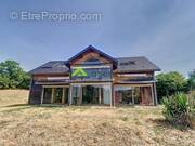 Maison à SAINT-QUENTIN-LA-CHABANNE