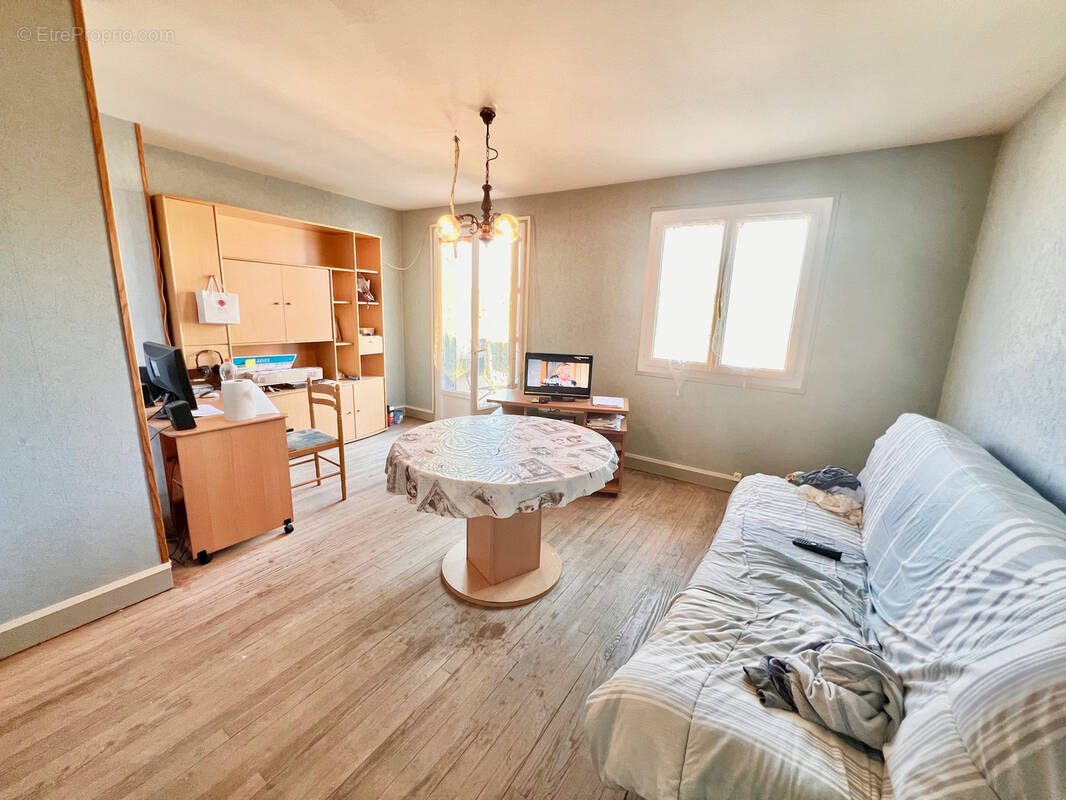 Appartement à AUREILHAN