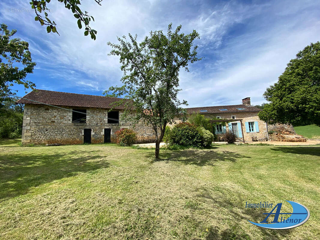 Maison à EYZERAC