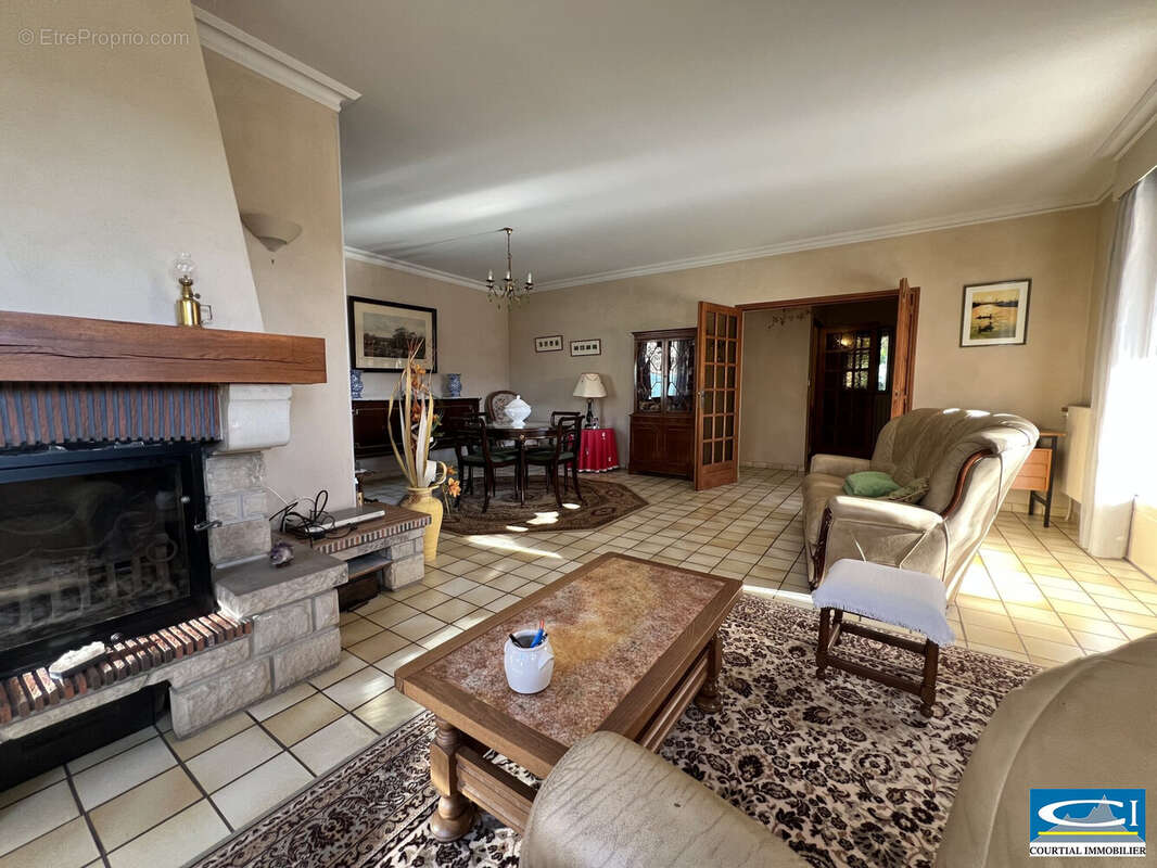 Maison à SAINT-JEAN-DE-MUZOLS