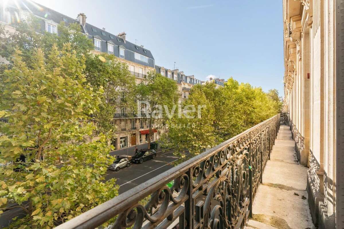 Appartement à PARIS-17E