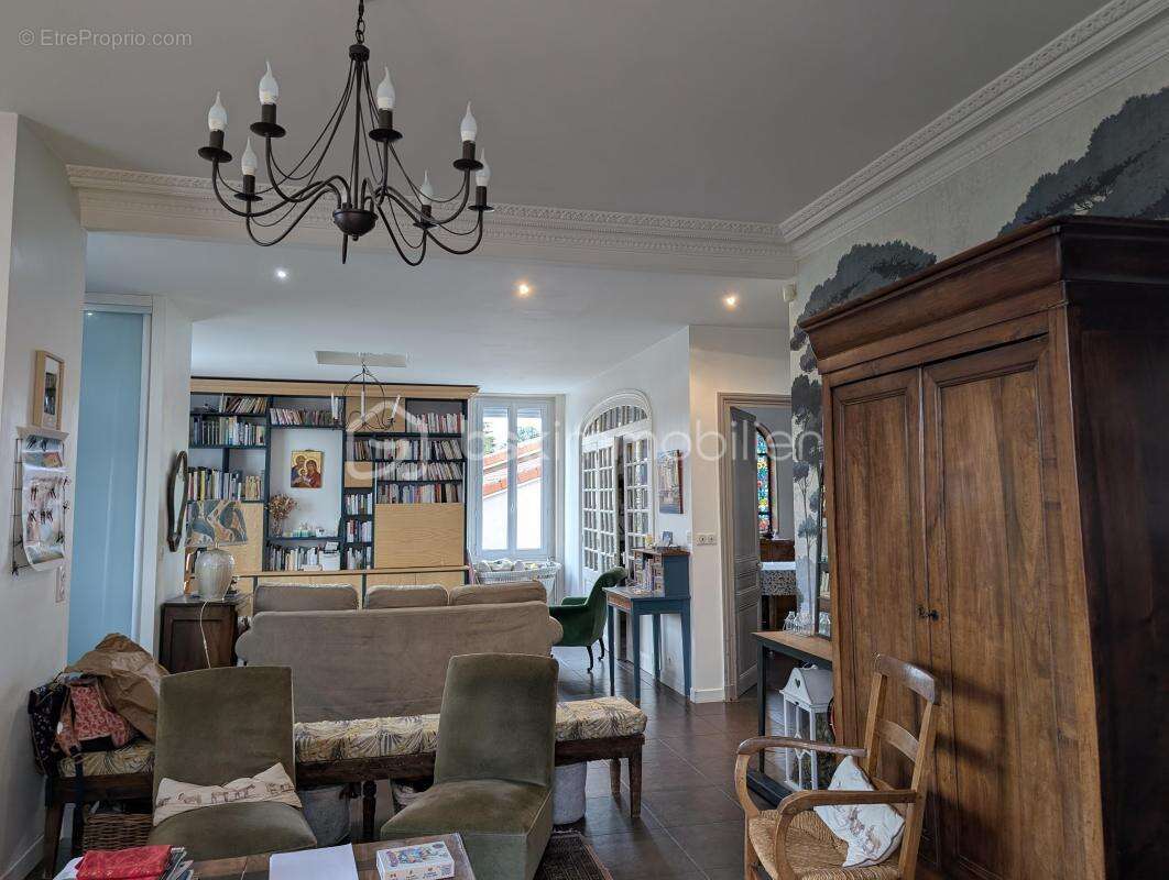 Maison à MONTROND-LES-BAINS