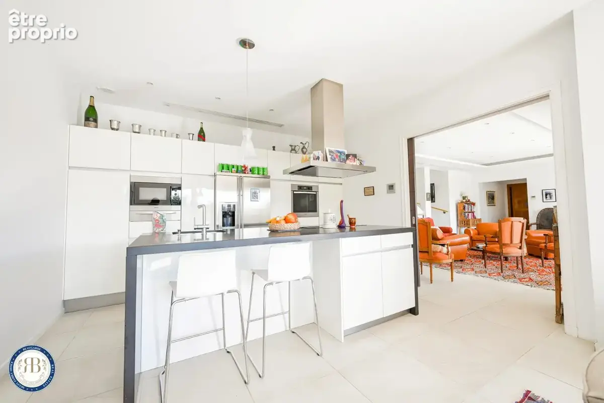 À vendre — villa contemporaine à mougins — secteur recherché — calme —	4 chambres / avec appartement indépendant - photo 4