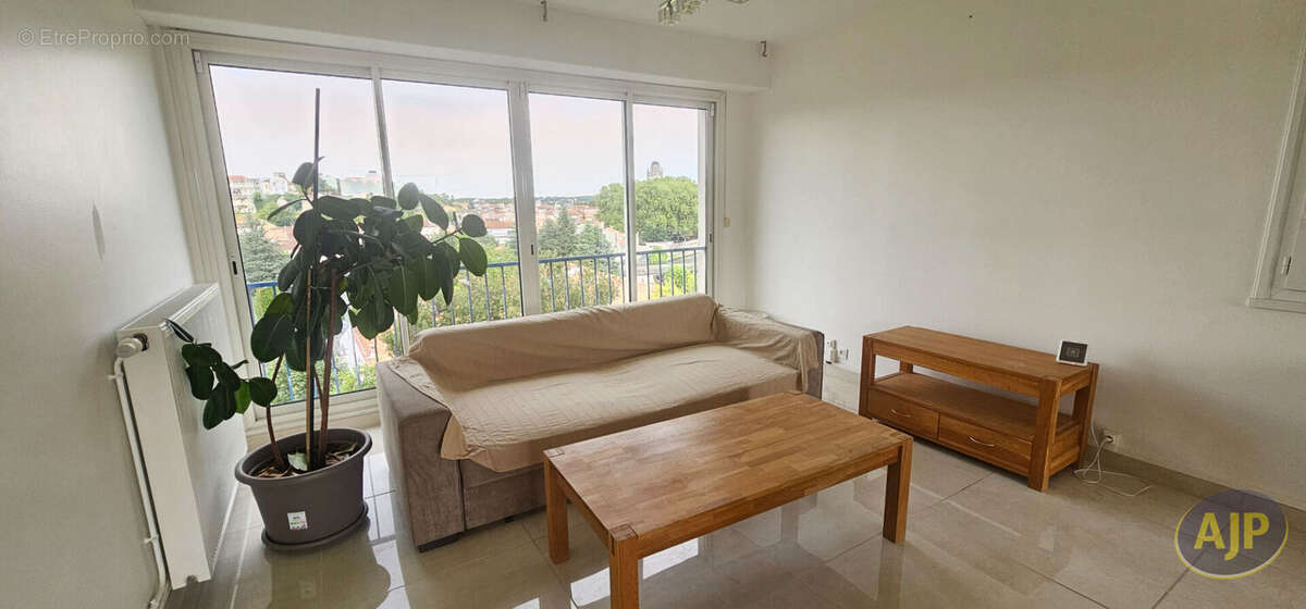 Appartement à SAINTES