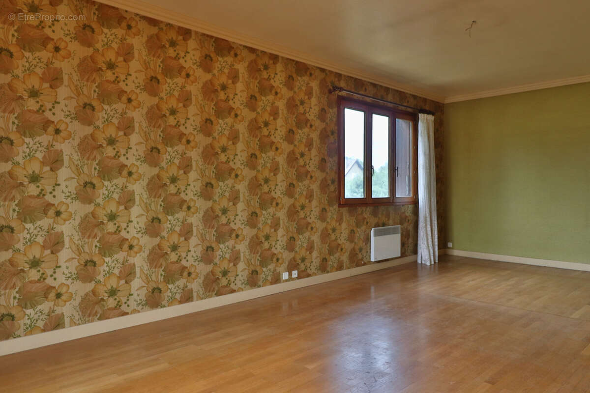 Maison à LA TOUR-DE-SALVAGNY