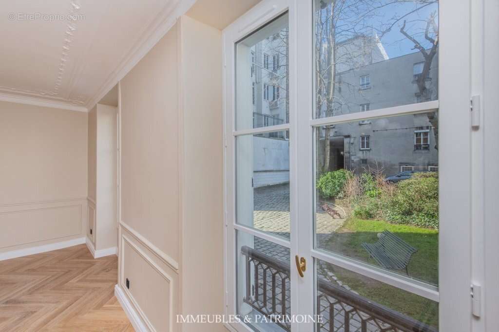 Appartement à PARIS-8E