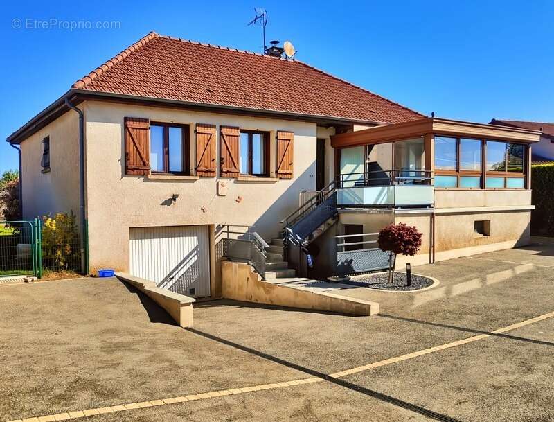 Maison à LA CLAYETTE