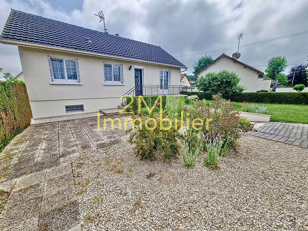 Maison à VAUX-LE-PENIL