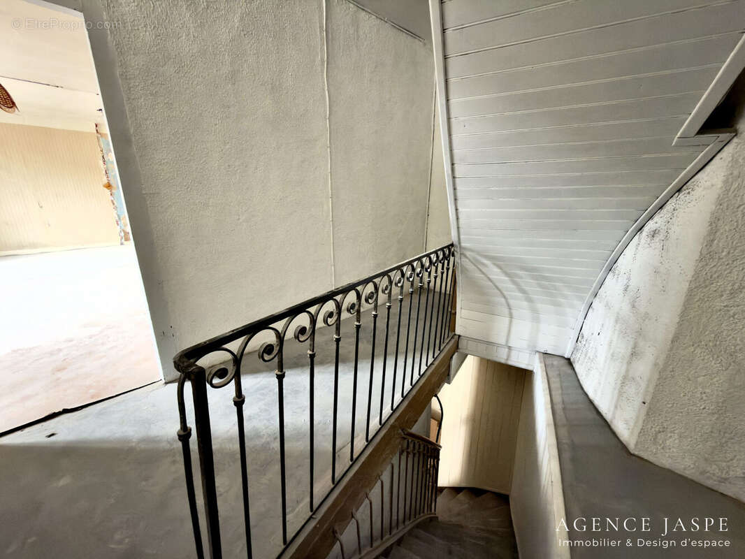 Appartement à SURY-LE-COMTAL