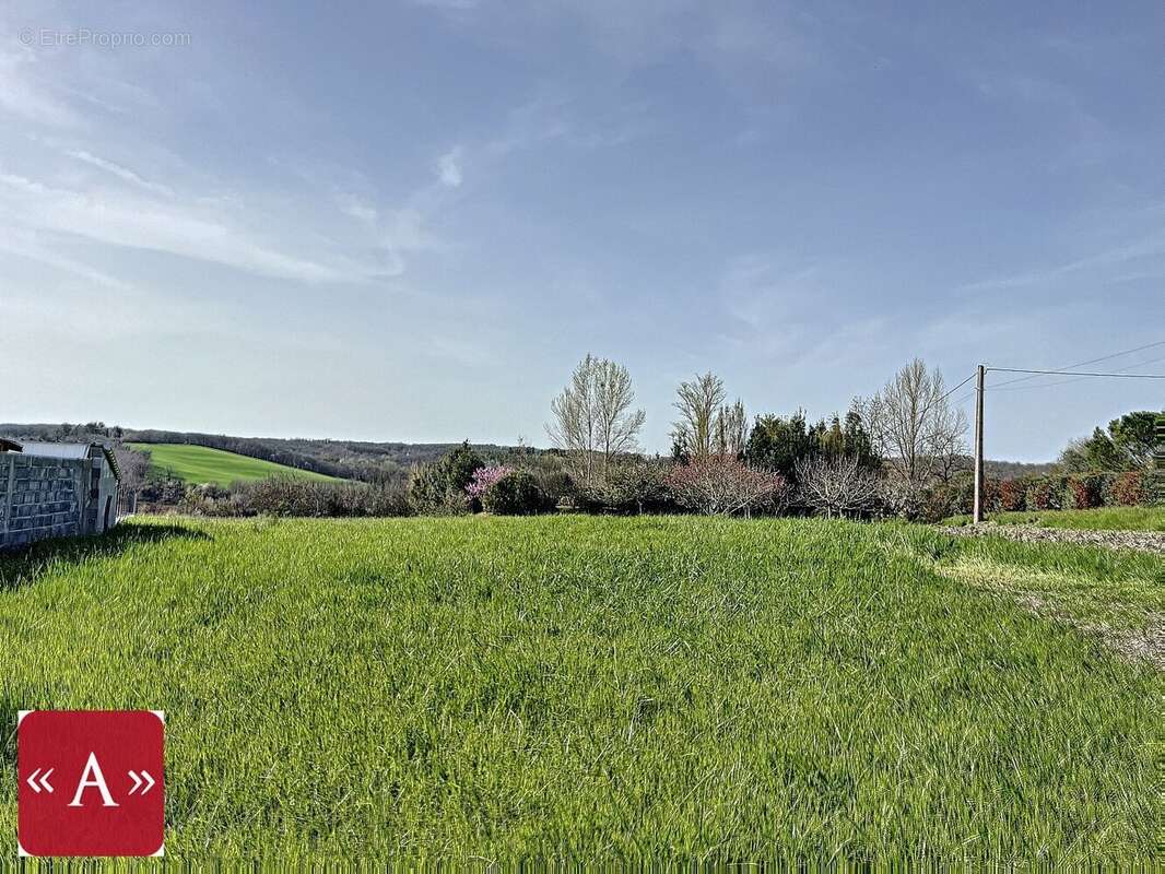 Terrain à GIROUSSENS