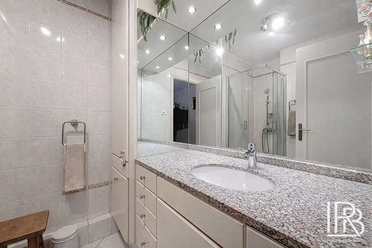 Appartement à MARSEILLE-6E