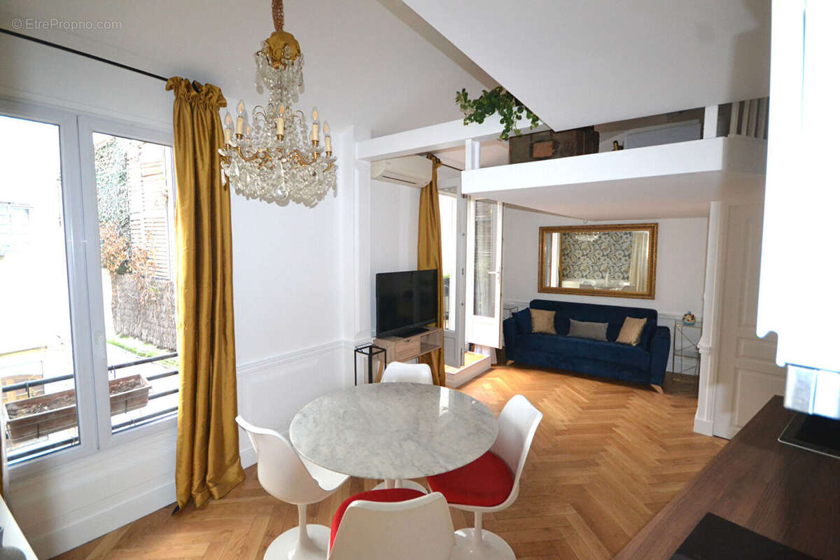 Appartement à PARIS-9E