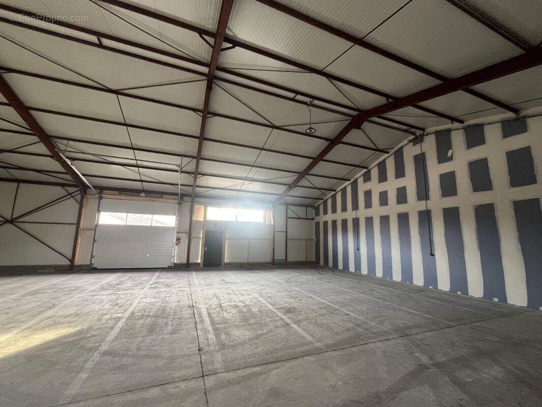 Commerce à MONCE-EN-BELIN