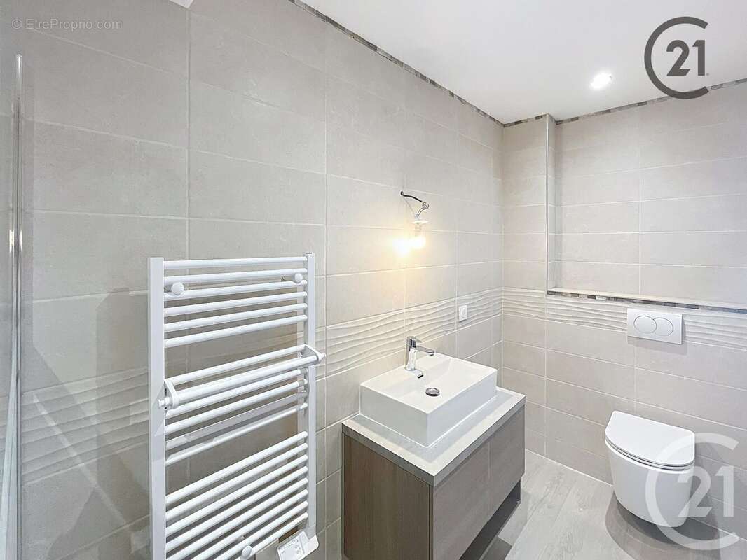 Maison à SAINT-CYR-LES-COLONS