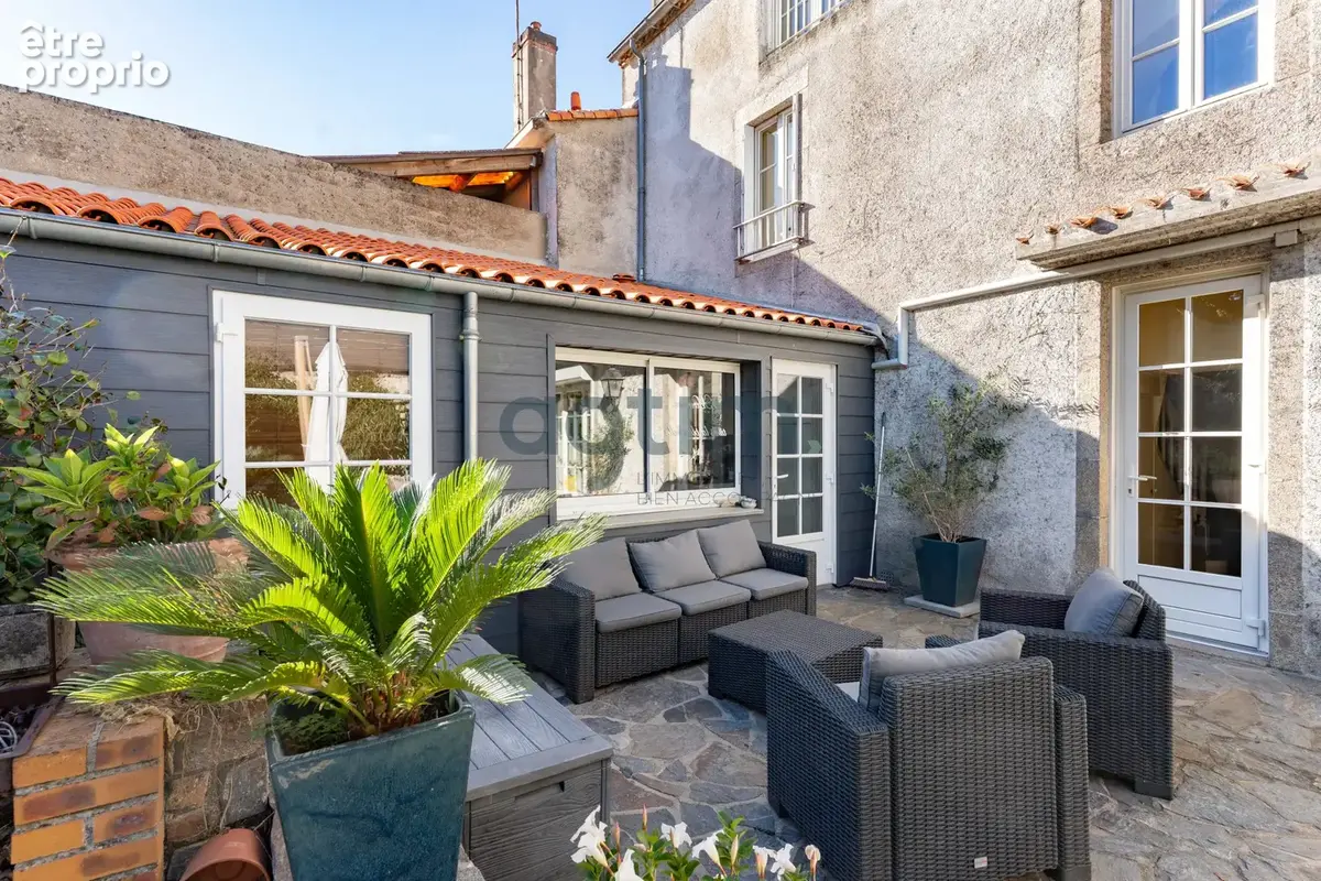 A 30 min de Nantes, centre Montaigu, maison de ville 202m2 hab, 5 chambres, garage et dépendance, terrain - photo 8