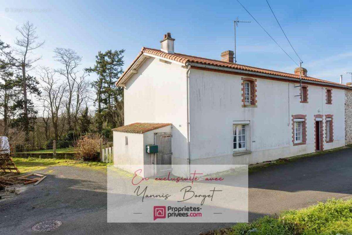 Maison de village avec dépendances - Terrain de 1 300 m² - photo 2