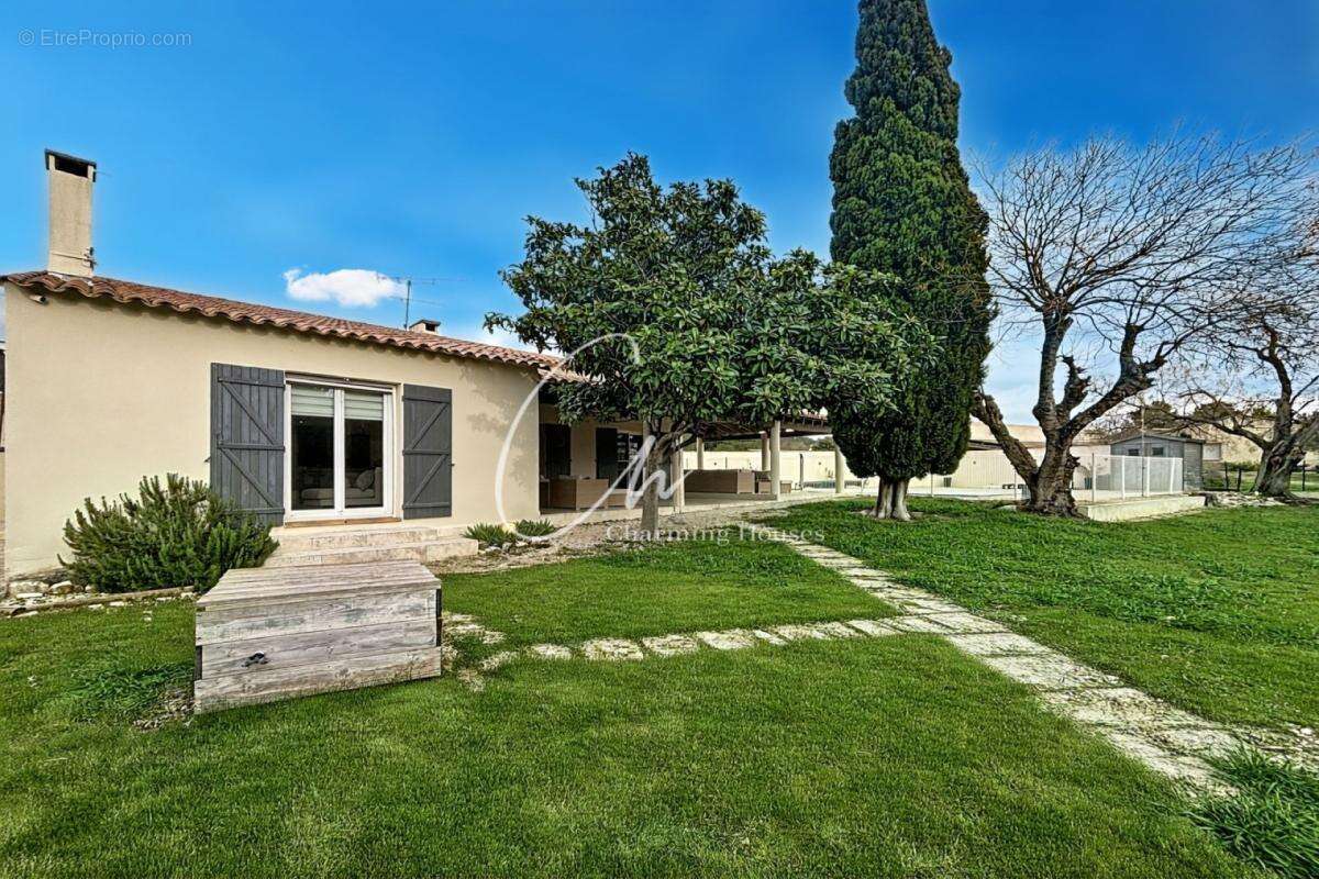 Maison à FONTVIEILLE