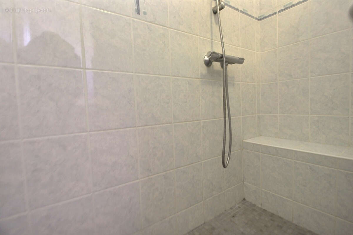 Maison à SAINT-CLEMENT-SUR-GUYE