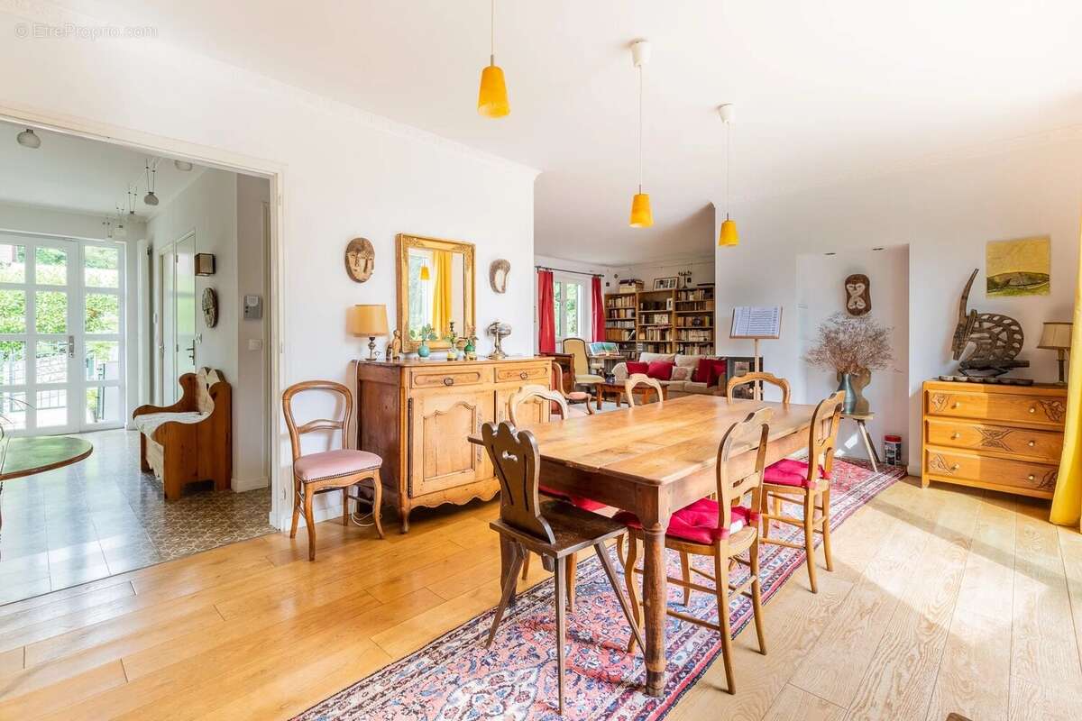 Maison à VERRIERES-LE-BUISSON