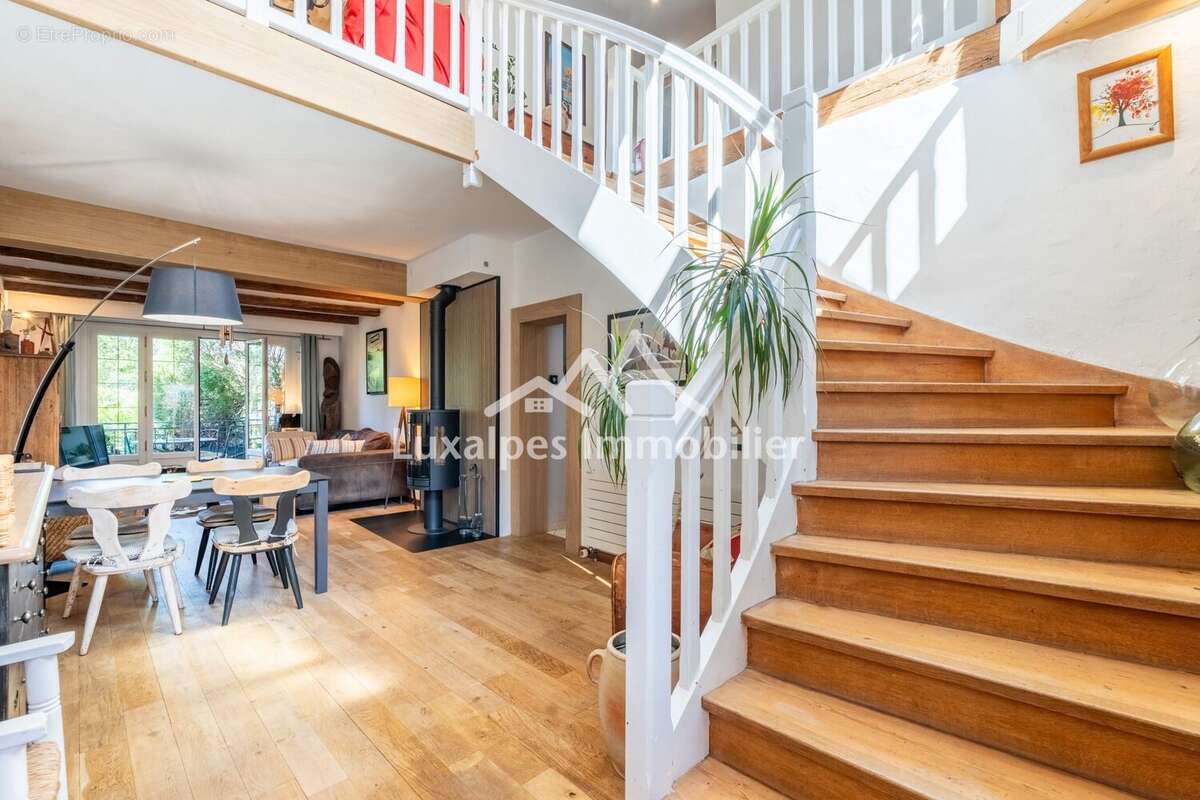 Maison 143 m² à Talloires  - photo 2