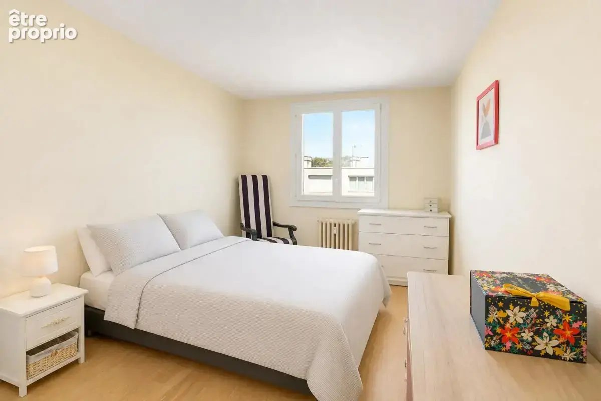 94 m² - 3 chambres - Balcon - Parking - Cave - Ascenseur - photo 7